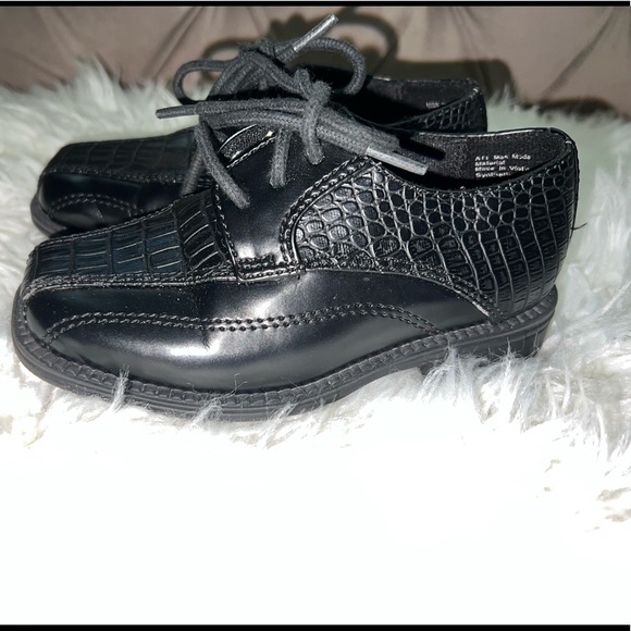 Size 7.5c Stride Rite Black Faux Leather dress shoes - Picture 2 of 5